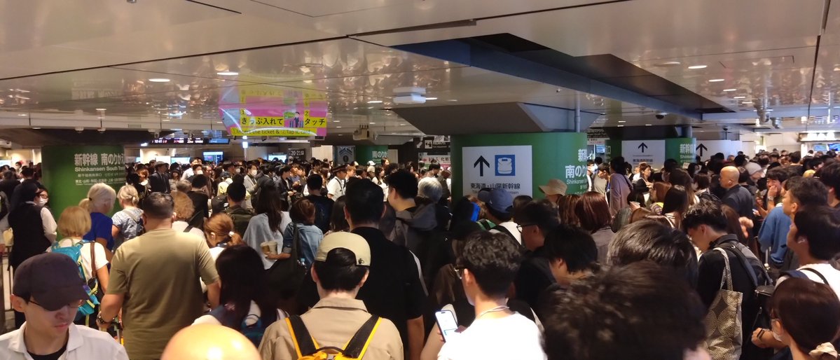 3連休の新幹線の駅の混雑